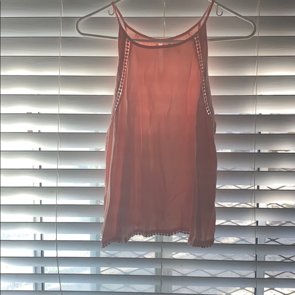 pink tank top